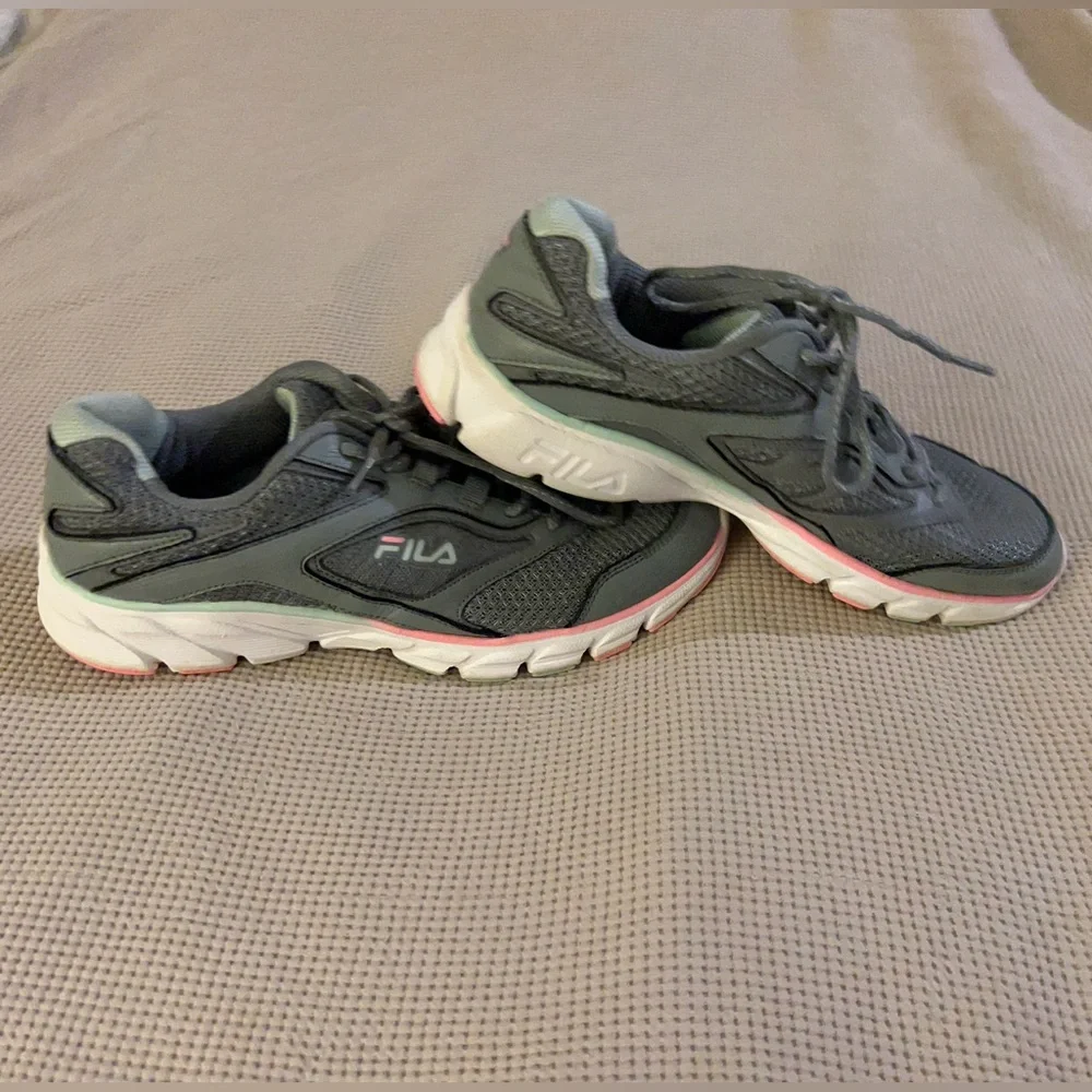 EUC Woman’s Fila Gray Lace-Up Sneakers with mint green and pink details size 9